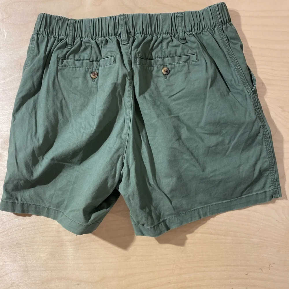Old Navy Olive Chino Shorts Medium (OQ)